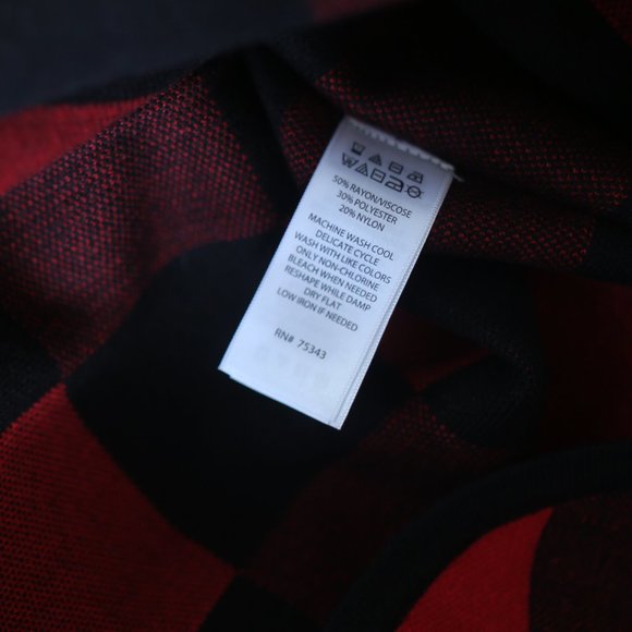 NWT PLAID PONCHO WITH DOG SWEATER. - Picture 9 of 9